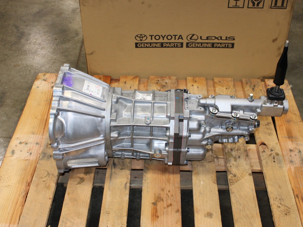 TOYOTA R154 5 SPEED MANUAL TRANSMISSION JDM R154 OEM (0 MILE) BRAND NEW 33030-2A630